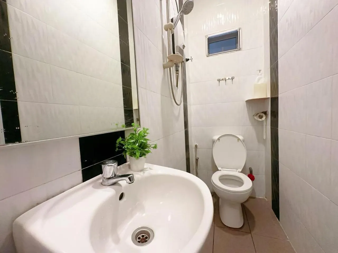 Holiday home B02 Jb Family Gathering Taman Istimewa Pandan Daya 7Br 20Pax Johor Bahru